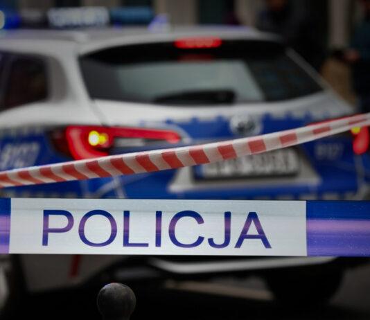 Kolizja na A4. Pojazd uderzył w bariery. Utrudnienia w ruchu