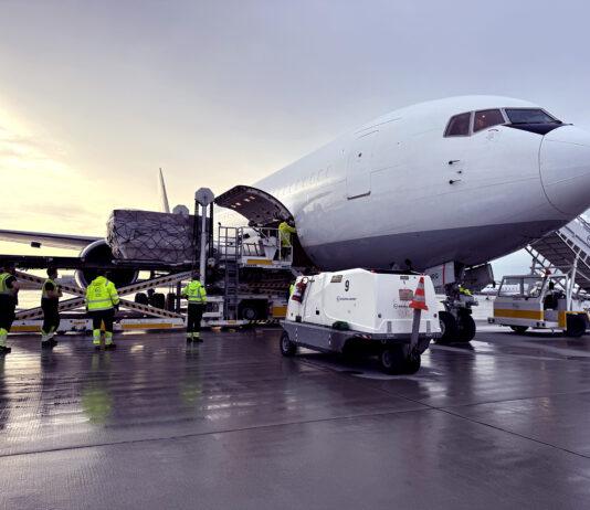 Może lecieć 850 km/h z gigantycznym ładunkiem. Podniebny kolos wylądował na Jasionce Boeing 767-300ER(BDSF)