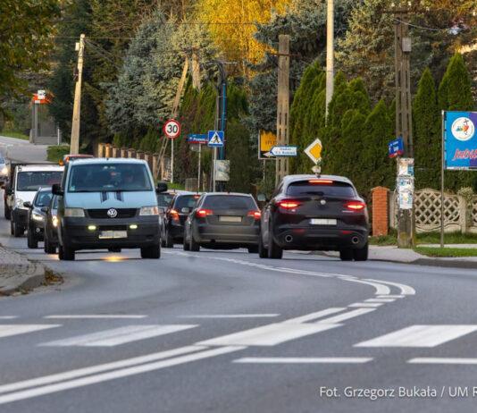 Nowe oświetlenie po wielokrotnych apelach w Rzeszowie. Mieszkanka: „Czekam 14 lat”