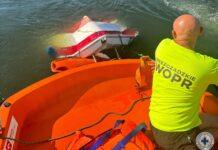 O krok od tragedii na Jeziorze Solińskim. Cztery osoby w wodzie, łódź niemal całkowicie zatonęła Solina