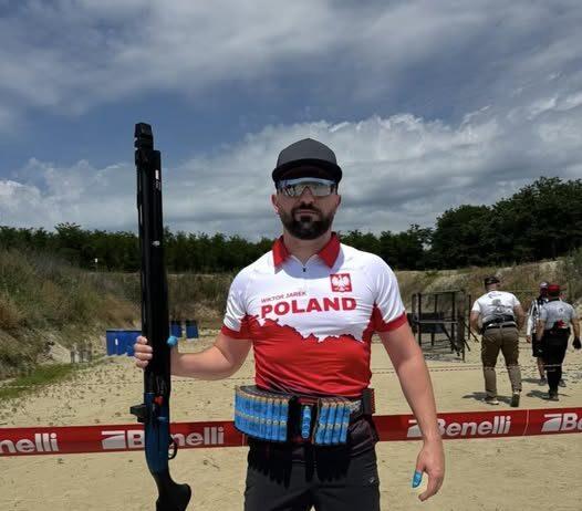 Zaledwie trzy lata treningów i powołanie do kadry narodowej. Rzeszowski strzelec podbija światową czołówkę Wiktor Jarek