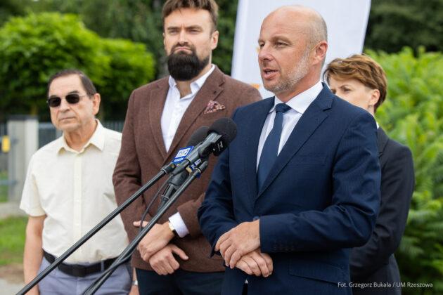 oświetlenie Budziw&oacute;j Fijołek