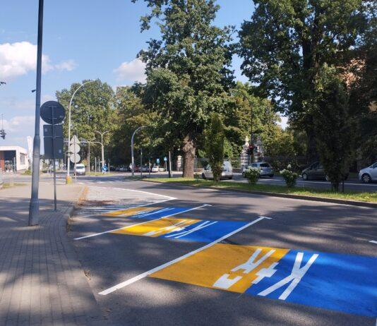 Pocałuj i jedź tyłem – pod prąd przy szkole. Strefa Kiss & Ride dla kamikadze? kiss & ride łańcut