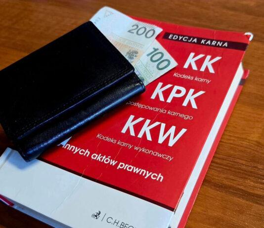 Impreza w Rzeszowie zakończyła się utratą portfela. 68-letni złodziej ruszył na zakupy