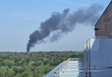 Ogień w garażu z autami hybrydowymi! Poważna akcja strażaków na osiedlu Pogwizdów Nowy pożar Pogwizdów Nowy