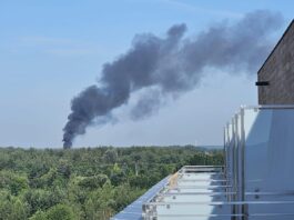 Ogień w garażu z autami hybrydowymi! Poważna akcja strażaków na osiedlu Pogwizdów Nowy pożar Pogwizdów Nowy