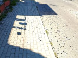Kamienie strzelają spod kół aut, nikt tego nie posprzątał. Groźna sytuacja po pracach wodociągowych w Rzeszowie żwir na reymonta