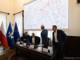 Startuje pierwszy etap rozbudowy ul. Senatorskiej w Rzeszowie. W tle nowy most na Wisłoku