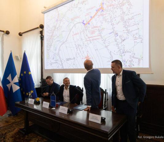 Startuje pierwszy etap rozbudowy ul. Senatorskiej w Rzeszowie. W tle nowy most na Wisłoku