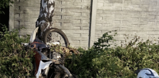 Tragedia na Podkarpaciu. Nie żyje 16-letni motocyklista. Uderzył w drzewo