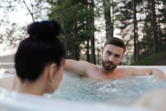 Pexels Wanna ogrodowa z hydromasażem
