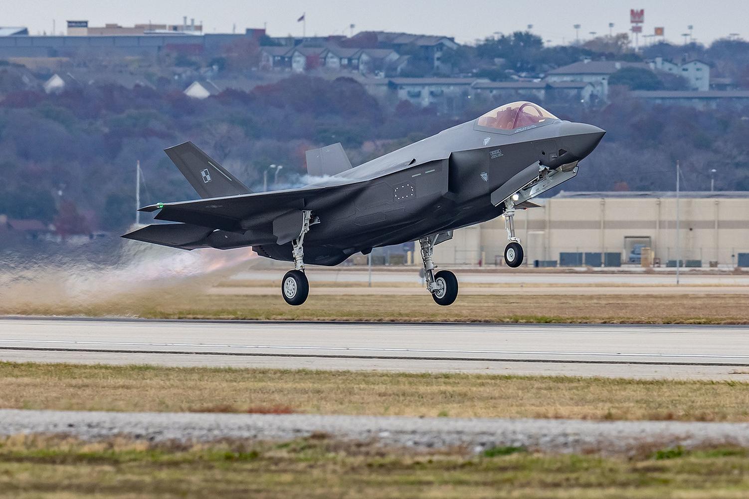 Na Podkarpaciu powstaną elementy do samolotów F-35 i wojskowych śmigłowców Black Hawk