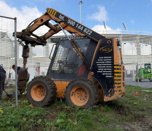 Deweloper grodzi teren przy PCLA w Rzeszowie i zapowiada budowę osiedla. Co z otwarciem stadionu?