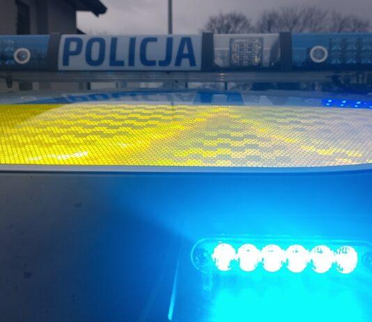 Zignorował czerwone światło na skrzyżowaniu. Efekt? Wypadek i ranny kierowca w Rzeszowie policja