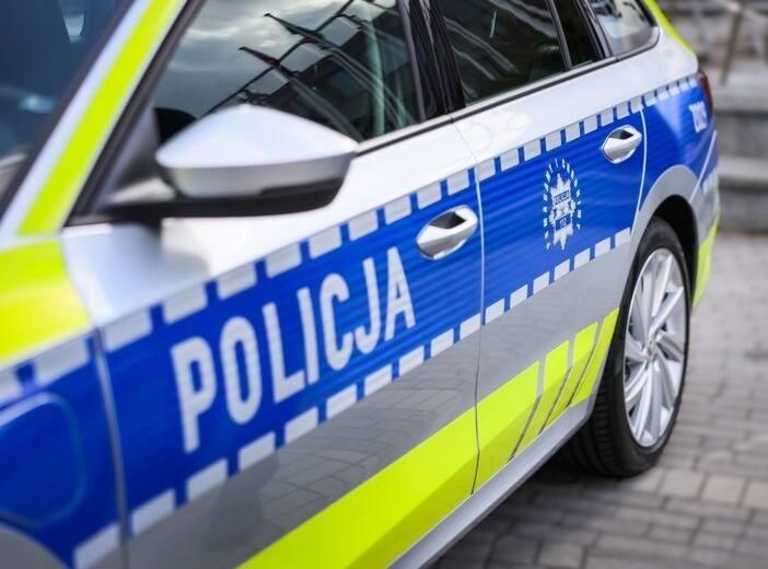 Pijany kierowca Skody demolował parking. Miał blisko 3 promile i zatrzymał go świadek! policja