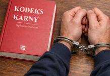 Ukradł torebkę z samochodu i płacił cudzą kartą. Policjanci dopadli go na przystanku w Rzeszowie