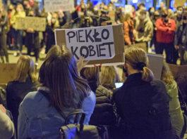„Czerwona kartka za aborcję” w Rzeszowie. W czwartek proaborcyjna demonstracja na Rynku