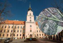 18 mln zł strat. Siedem osób z zarzutami za gigantyczne wyłudzenia VAT-u i pranie brudnych pieniędzy sąd okręgowy rzeszów zamek