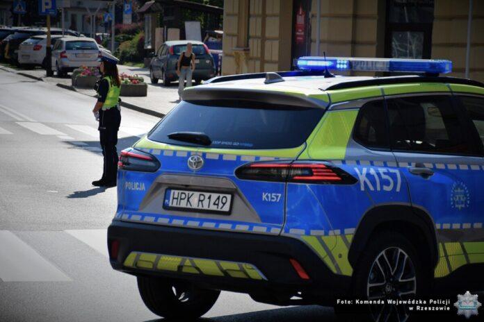 sanok-policja zablokowana droga sanok