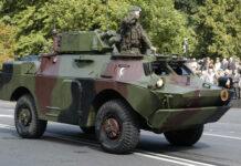 Wojskowy pojazd zderzył się z pociągiem na Podkarpaciu. Pięciu żołnierzy w środku