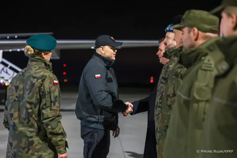 002_Prezydent_Karol_Nawrocki_wizyta_port_Rzeszow_Jasionka_i_POLLOGHUB_20251202_MWB10776